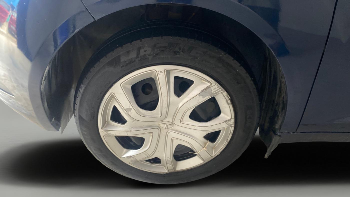 2023 Tata ALTROZ XM PLUS PETROL, CNG, Manual, 28,172 km, Left Front Wheel