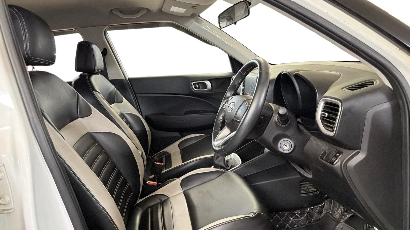 2022 Hyundai VENUE S+ 1.2, Petrol, Manual, 30,871 km, Right Side Front Door Cabin