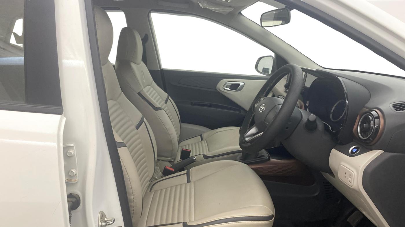 2022 Hyundai AURA SX 1.2 CNG, CNG, Manual, 9,680 km, Right Side Front Door Cabin