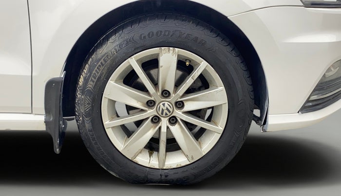 2017 Volkswagen Ameo HIGHLINE PLUS 1.5L AT 16 ALLOY, Diesel, Automatic, 1,37,489 km, Right Front Wheel