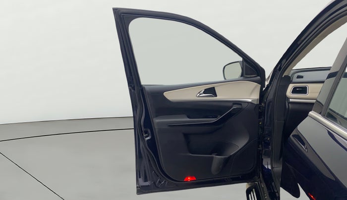 2023 Mahindra XUV700 AX 7 LUXURY P AT 7 STR, Petrol, Automatic, 14,828 km, LHS Front Door