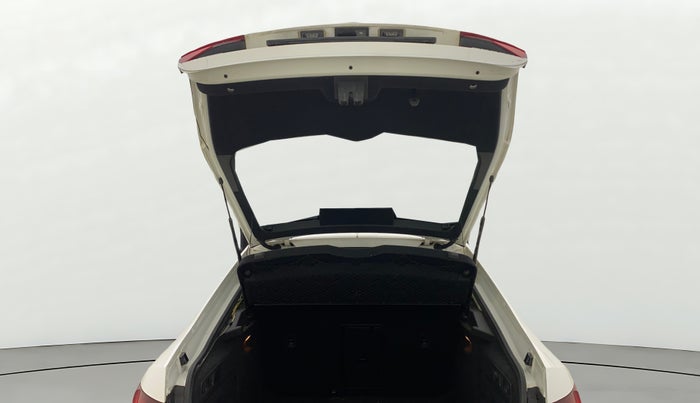 2016 Skoda Superb STYLE 1.8 TSI MT, Petrol, Manual, 48,474 km, Boot Door Open