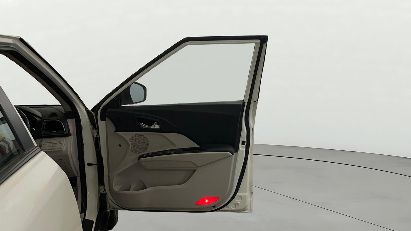 2019 Mahindra XUV300 W8 (O) 1.2 PETROL, Petrol, Manual, 75,026 km, RHS Front Door