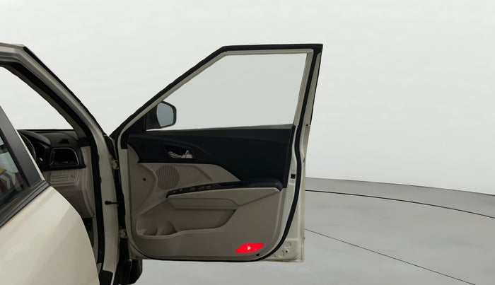 2019 Mahindra XUV300 W8 (O) 1.2 PETROL, Petrol, Manual, 75,045 km, RHS Front Door