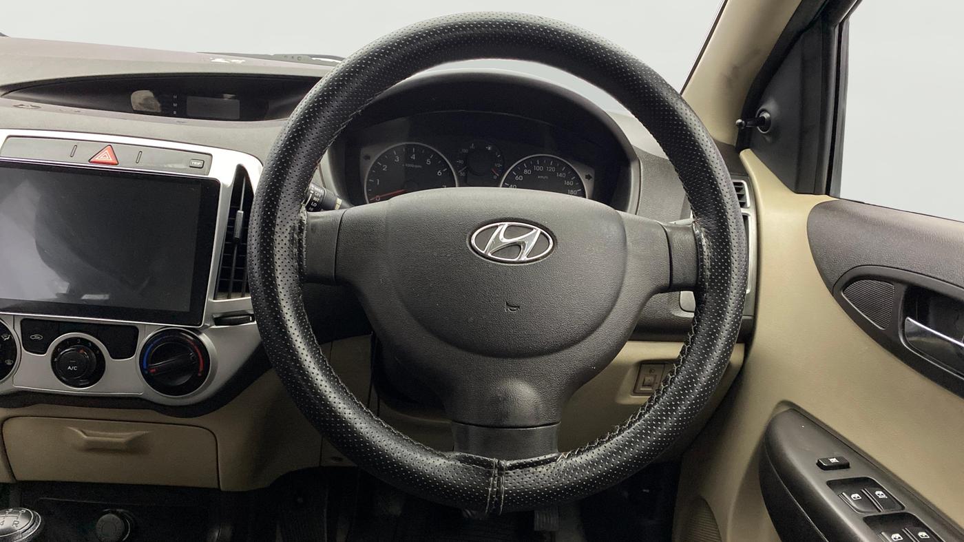 2013 Hyundai i20 MAGNA 1.2, Petrol, Manual, 98,919 km, Steering Wheel Close Up