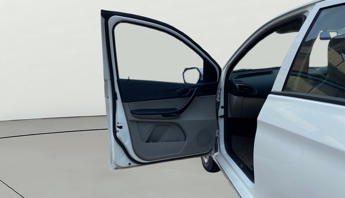 2017 Tata Tiago XT PETROL, Petrol, Manual, 27,057 km, LHS Front Door