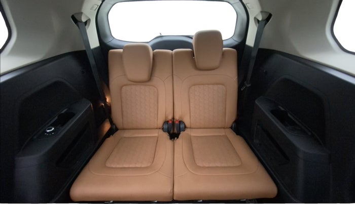 2024 Tata Safari ADVENTURE PLUS, Diesel, Manual, 29,863 km, Third Seat Row ( optional )