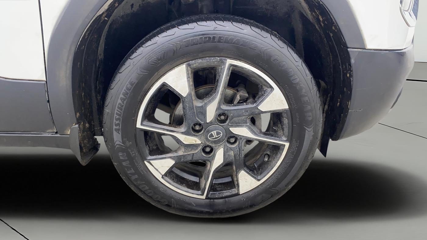 2024 Tata PUNCH ACCOMPLISHED DAZZLE SUNROOF CNG MT, CNG, Manual, 39,533 km, Right Front Wheel