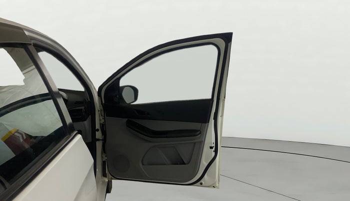 2023 Tata Tiago XT CNG, CNG, Manual, 27,707 km, RHS Front Door