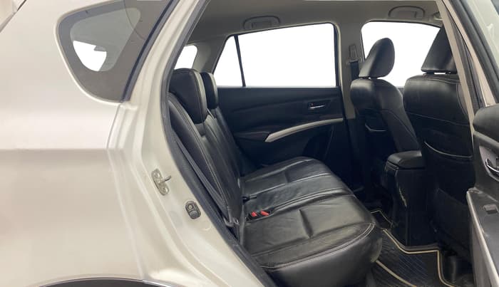 2016 Maruti S Cross ALPHA 1.3, Diesel, Manual, 1,27,663 km, Right Side Rear Door Cabin