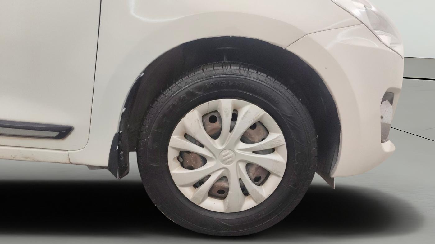 2019 Maruti Swift VXI AMT, CNG, Automatic, 98,606 km, Right Front Wheel
