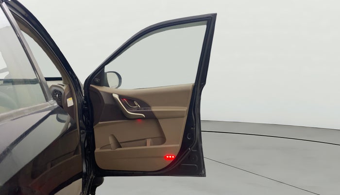 2013 Mahindra XUV500 W8, Diesel, Manual, 97,655 km, RHS Front Door