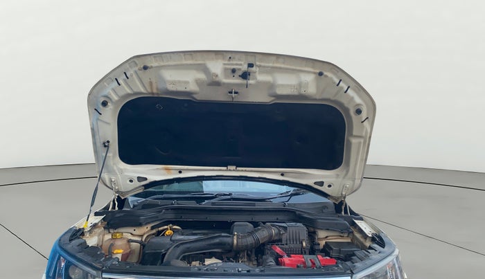 2019 Mahindra XUV300 W8 (O) 1.5 DIESEL AMT, Diesel, Automatic, 1,23,093 km, Open Bonet