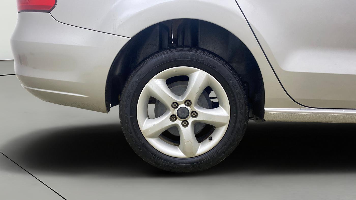 2014 Skoda Rapid ELEGANCE 1.6 MPI MT, Petrol, Manual, 55,404 km, Right Rear Wheel
