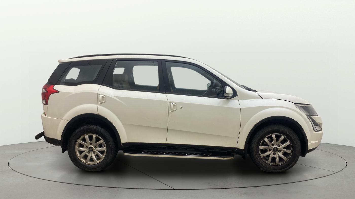 2020 Mahindra XUV500 W9 AT, Diesel, Automatic, 1,21,434 km, Right Side View