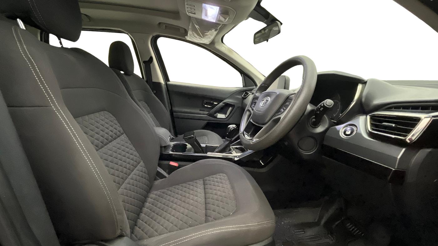 2021 Tata Harrier XTA 2.0L KRYOTEC PLUS, Diesel, Automatic, 43,521 km, Right Side Front Door Cabin
