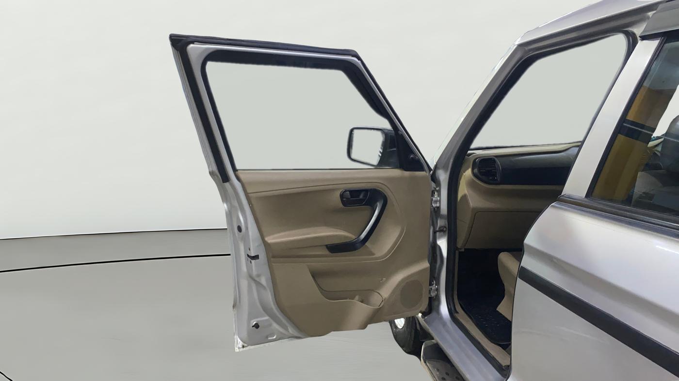 2022 Mahindra BOLERO NEO N 4, Diesel, Manual, 1,02,941 km, LHS Front Door