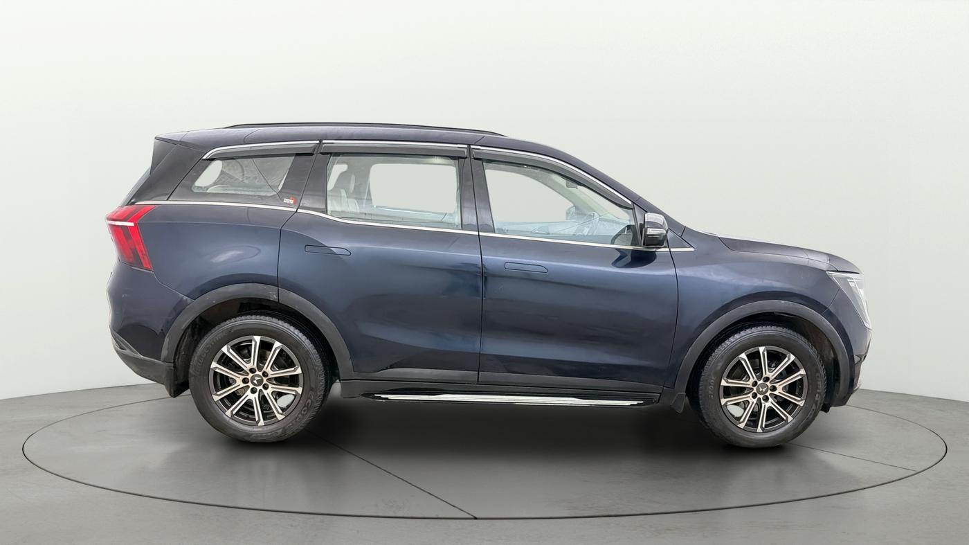 2022 Mahindra XUV700 AX 7 P AT 7 STR, Petrol, Automatic, 63,285 km, Right Side View