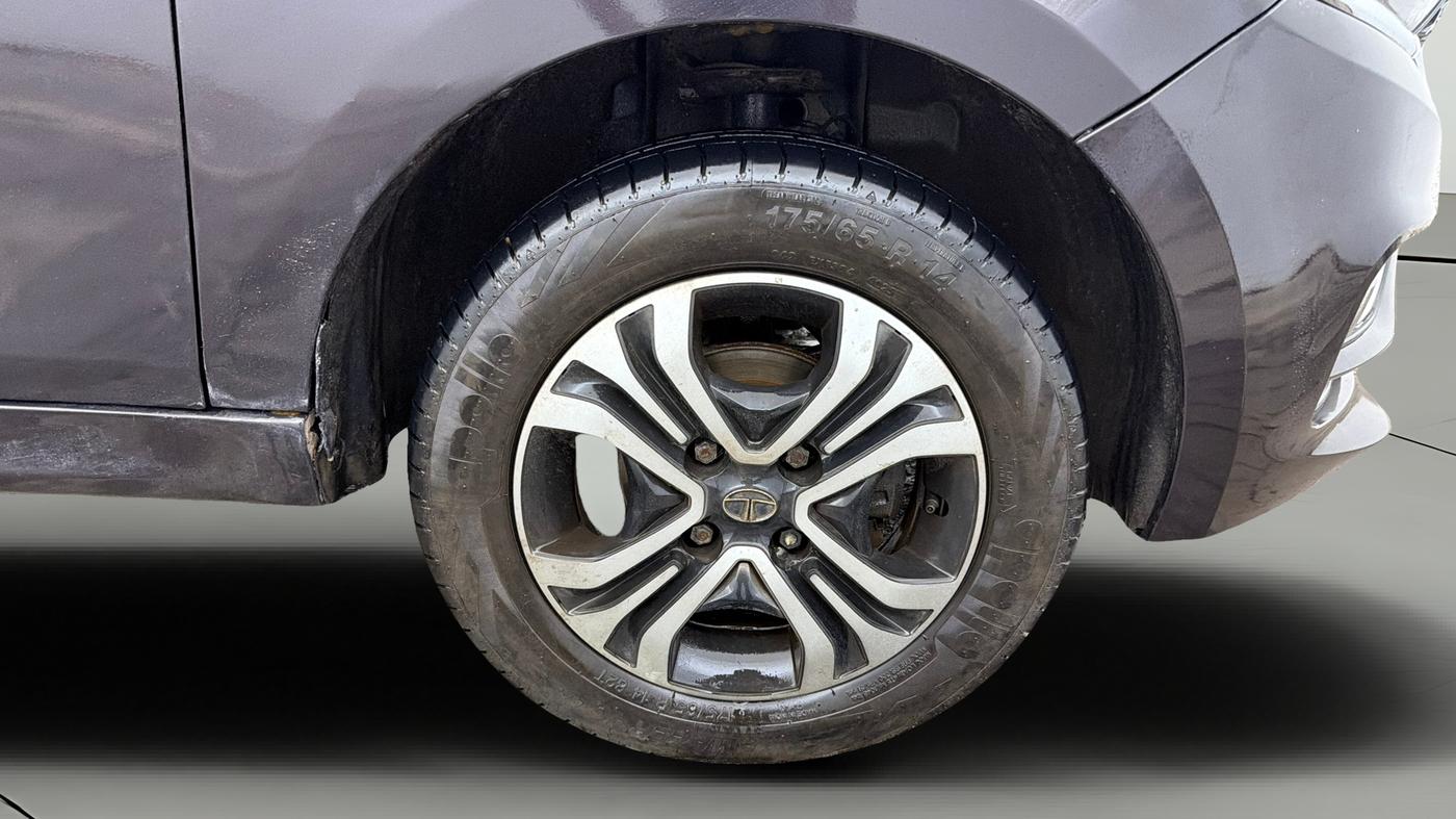 2022 Tata Tiago XZ PLUS CNG, CNG, Manual, 55,180 km, Right Front Wheel
