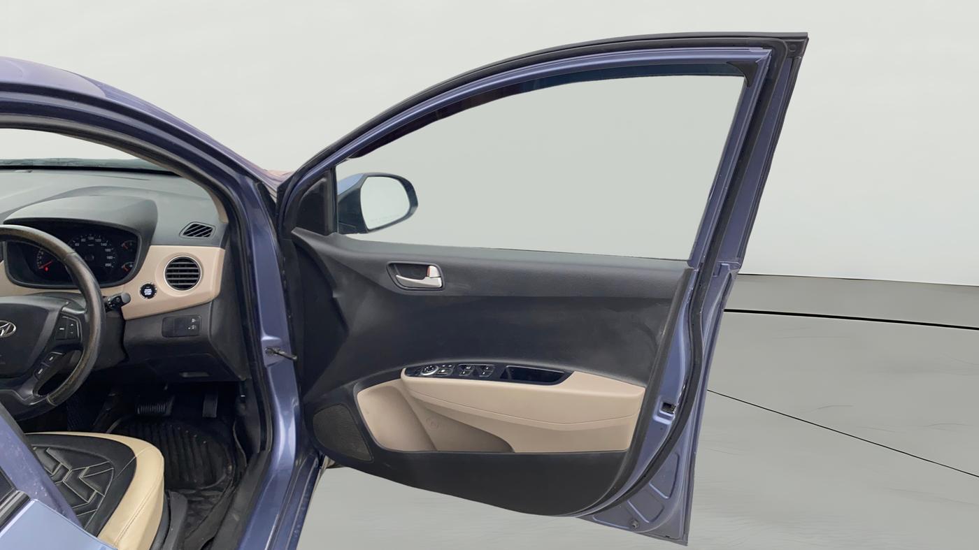 2015 Hyundai Xcent SX AT 1.2 (O), Petrol, Automatic, 79,338 km, RHS Front Door