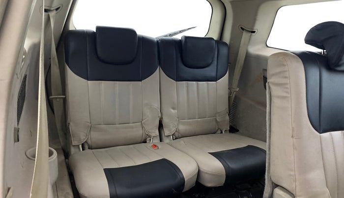 2016 Mahindra XUV500 W6, Diesel, Manual, 1,29,634 km, Third Seat Row ( optional )