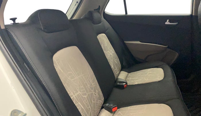 2015 Hyundai Grand i10 SPORTZ 1.2 KAPPA VTVT, Petrol, Manual, 1,22,610 km, Right Side Rear Door Cabin