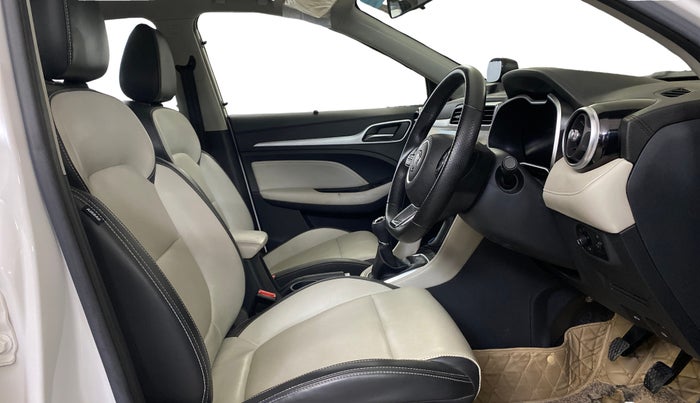 2022 MG ASTOR SHARP 1.5 MT, Petrol, Manual, 17,721 km, Right Side Front Door Cabin