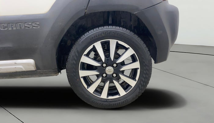 2014 Toyota Etios CROSS 1.4 VD, Diesel, Manual, 73,527 km, Left Rear Wheel