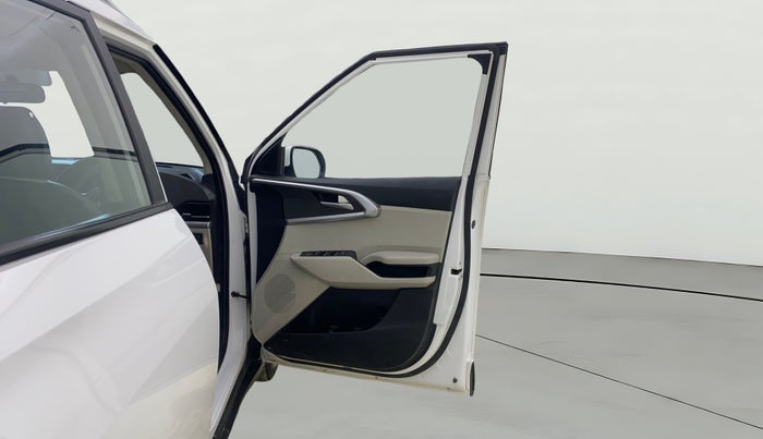 2022 KIA CARENS PRESTIGE 1.5 PETROL 7 STR, Petrol, Manual, 27,534 km, RHS Front Door