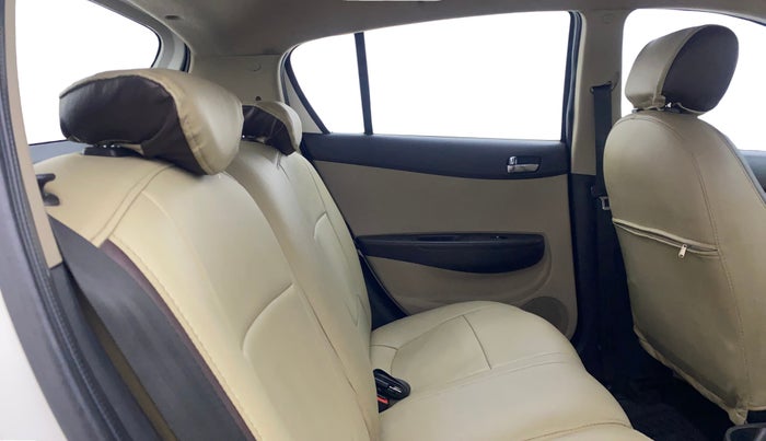 2012 Hyundai i20 SPORTZ 1.2, Petrol, Manual, 94,177 km, Right Side Rear Door Cabin