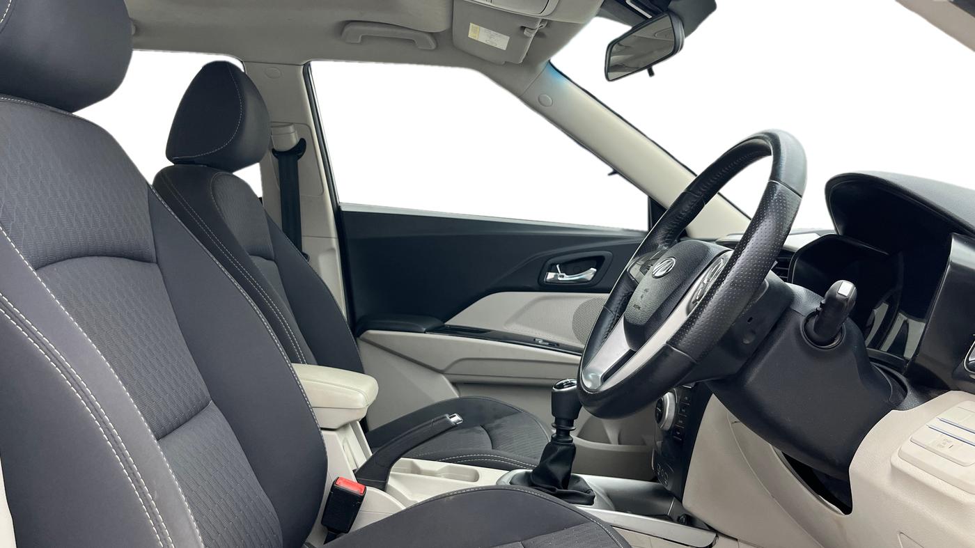 2022 Mahindra XUV300 W8 1.5 DIESEL, Diesel, Manual, 44,851 km, Right Side Front Door Cabin