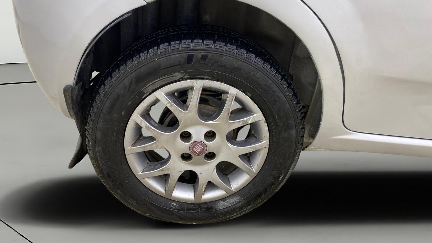 2014 Fiat Grand Punto EMOTION PACK 1.3 90 HP, Diesel, Manual, 1,18,542 km, Right Rear Wheel