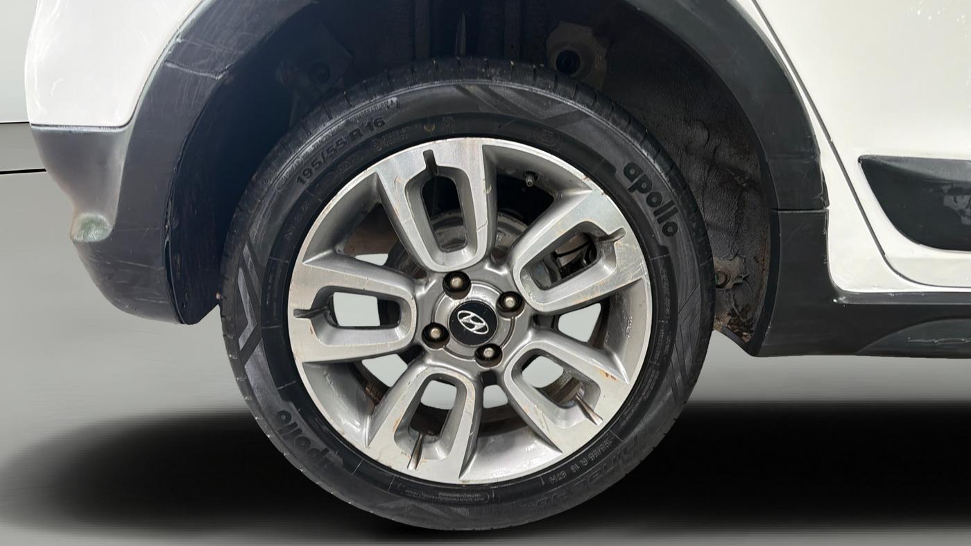 2015 Hyundai i20 Active 1.2 SX, Petrol, Manual, 76,929 km, Right Rear Wheel
