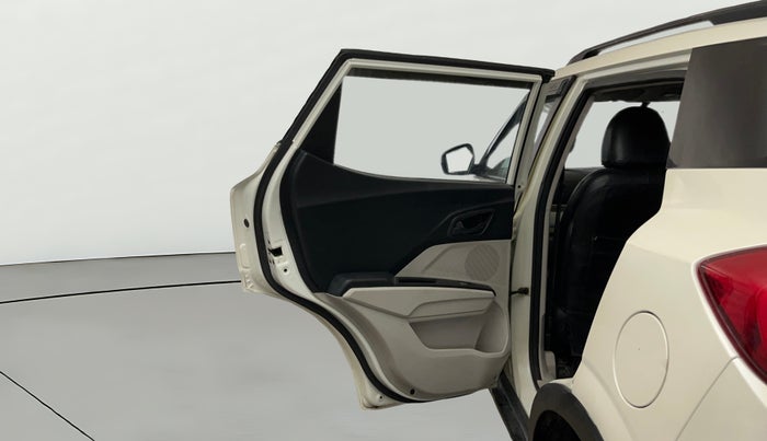 2022 Mahindra XUV300 W6 1.2 PETROL AMT, Petrol, Automatic, 89,973 km, LHS Rear Door