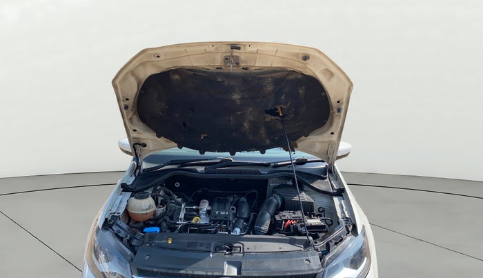 2017 Volkswagen Vento HIGHLINE PETROL AT, Petrol, Automatic, 86,755 km, Open Bonet