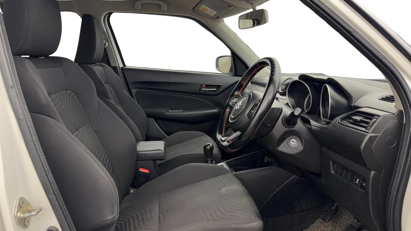 2023 Maruti Swift VXI, Petrol, Manual, 59,011 km, Right Side Front Door Cabin
