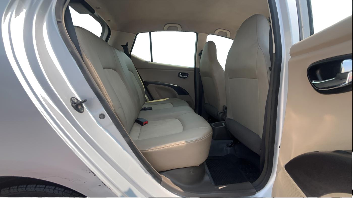 2012 Hyundai i10 MAGNA 1.2, Petrol, Manual, 79,706 km, Right Side Rear Door Cabin