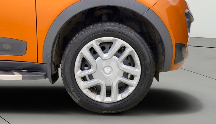 2018 Tata NEXON XZ PETROL, Petrol, Manual, 26,040 km, Right Front Wheel