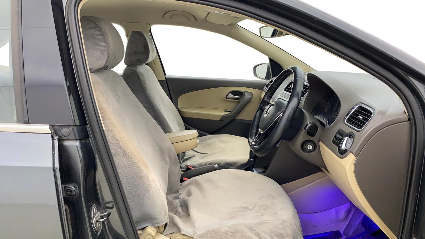 2016 Volkswagen Vento HIGHLINE 1.5 AT, Diesel, Automatic, 55,573 km, Right Side Front Door Cabin
