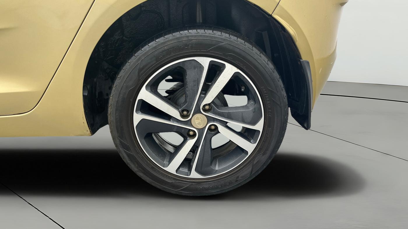 2020 Tata ALTROZ XZ PETROL, Petrol, Manual, 1,15,804 km, Left Rear Wheel