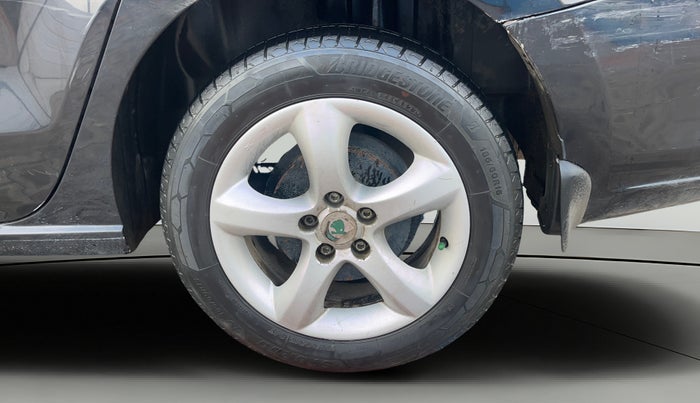 2013 Skoda Rapid ELEGANCE 1.6 MPI AT, CNG, Automatic, 82,117 km, Left Rear Wheel