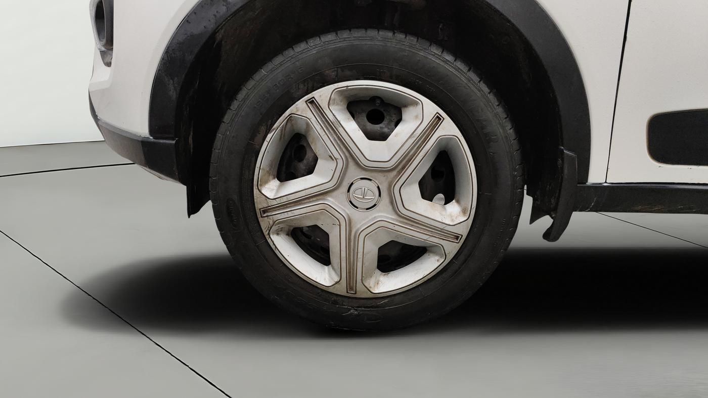 2022 Tata NEXON XM PETROL, Petrol, Manual, 58,243 km, Left Front Wheel
