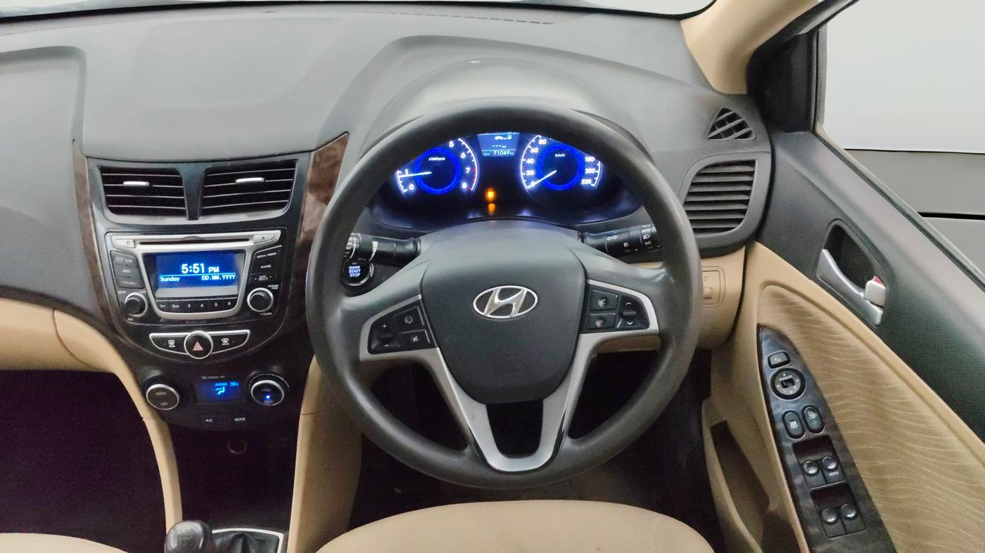 2015 Hyundai Verna FLUIDIC 4S 1.6 VTVT S(O), Petrol, Manual, 71,042 km, Steering Wheel Close Up