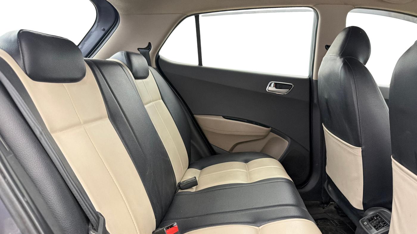 2017 Hyundai Grand i10 SPORTZ (O) 1.2 KAPPA VTVT, Petrol, Manual, 56,617 km, Right Side Rear Door Cabin