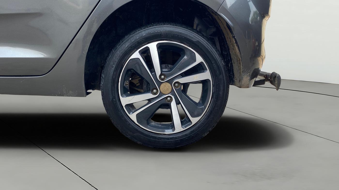 2022 Tata ALTROZ XZ PETROL, Petrol, Manual, 24,698 km, Left Rear Wheel