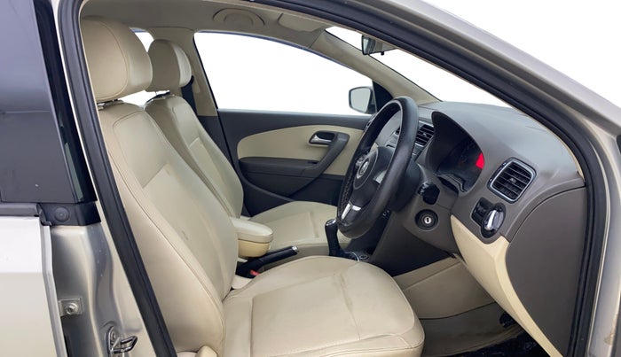 2013 Volkswagen Vento HIGHLINE DIESEL 1.6, Diesel, Manual, 99,563 km, Right Side Front Door Cabin