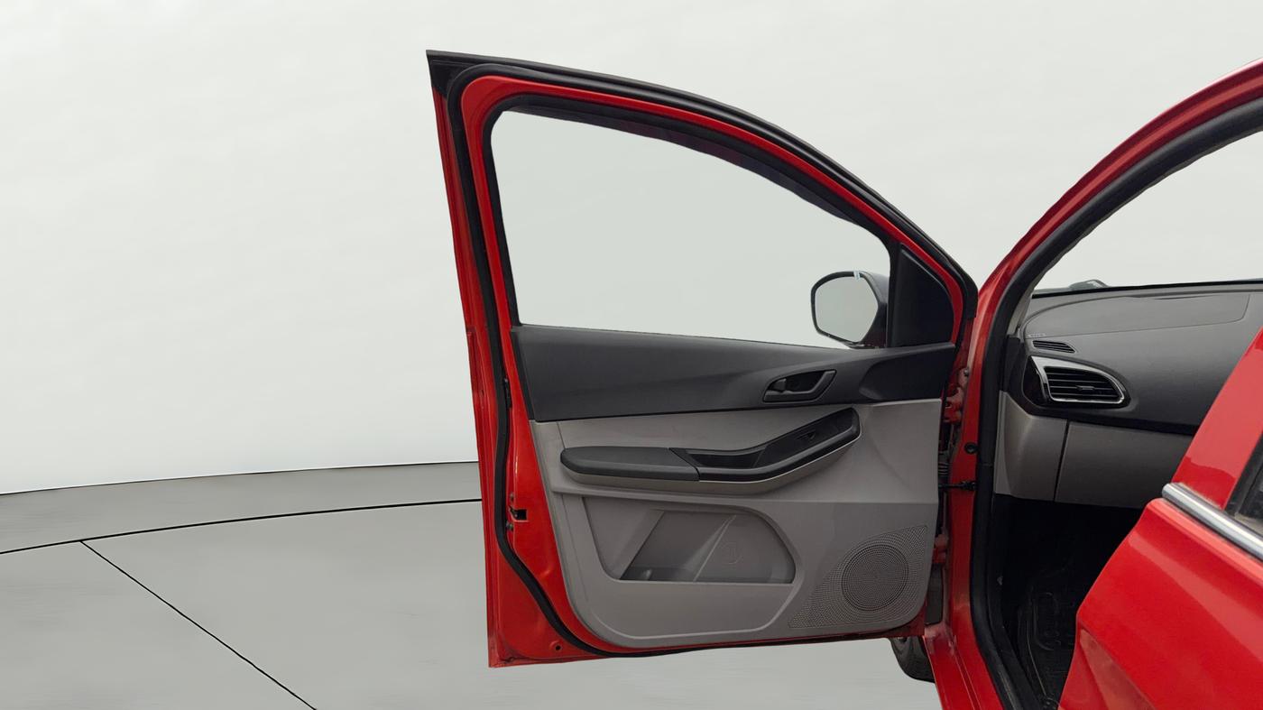 2022 Tata Tiago XT CNG, CNG, Manual, 79,117 km, LHS Front Door