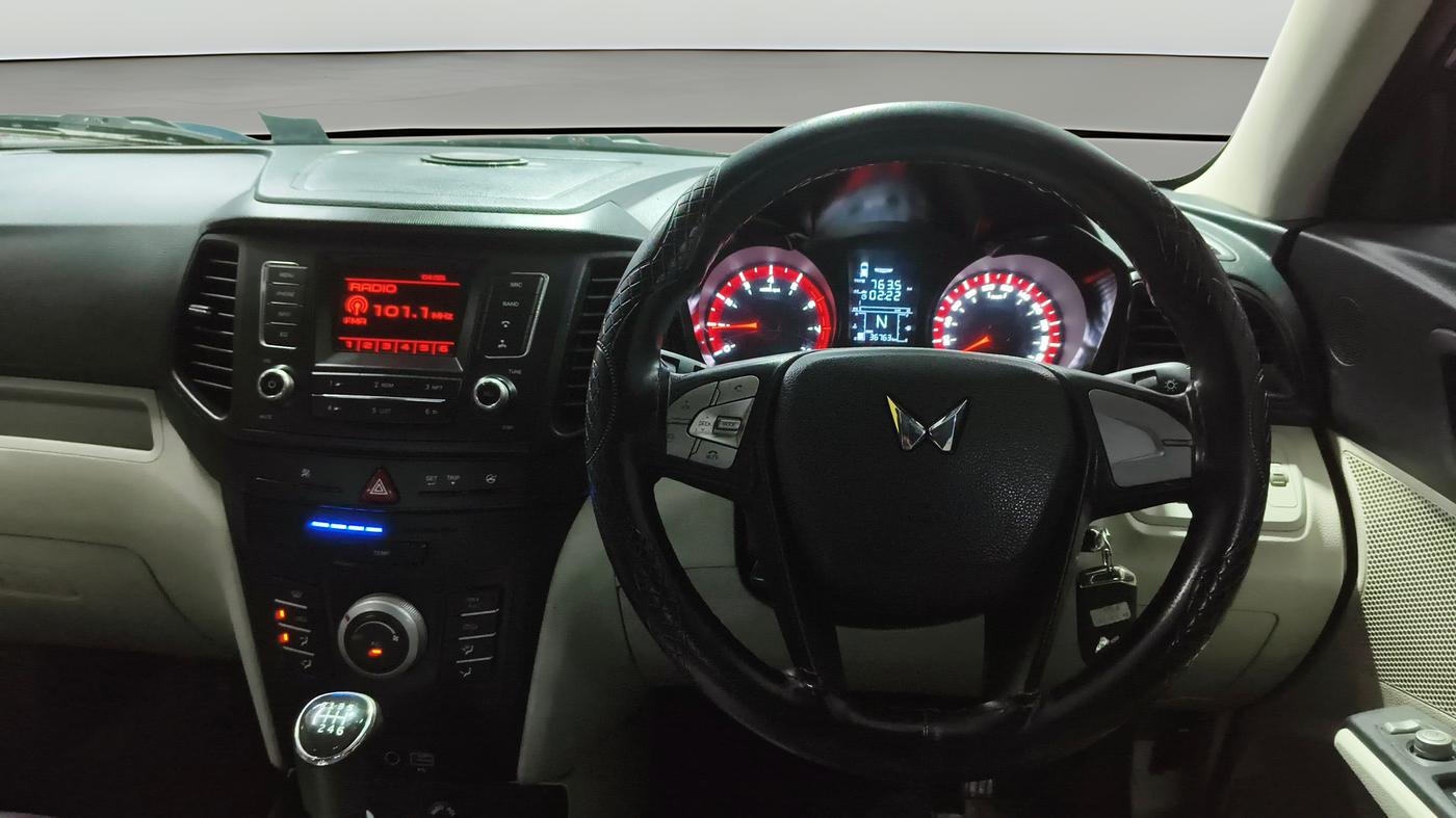 2023 Mahindra XUV300 W6 1.2 PETROL, Petrol, Manual, 36,754 km, Steering Wheel Close Up