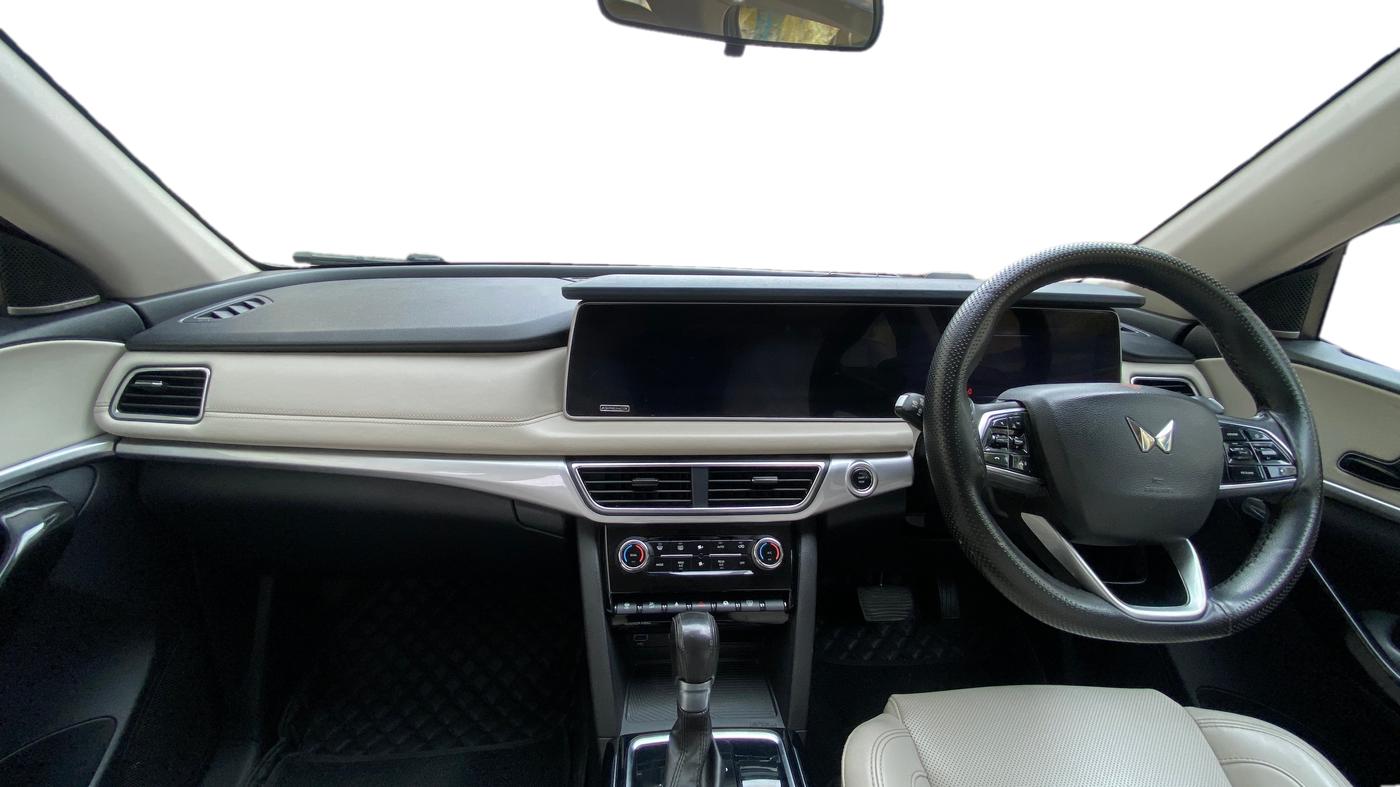2021 Mahindra XUV700 AX 7 LUXURY P AT 7 STR, Petrol, Automatic, 65,764 km, Dashboard