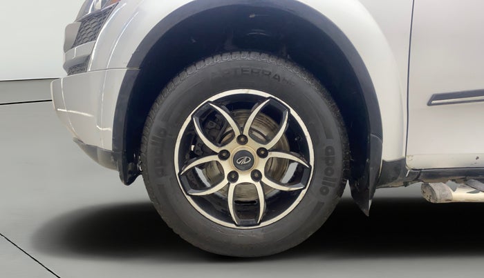 2015 Mahindra XUV500 W6, Diesel, Manual, 1,33,678 km, Left Front Wheel